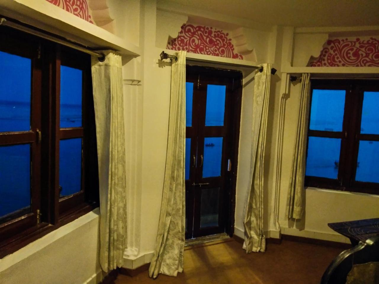 Dwivedi Hotels Hotel Elena Varanasi Ngoại thất bức ảnh