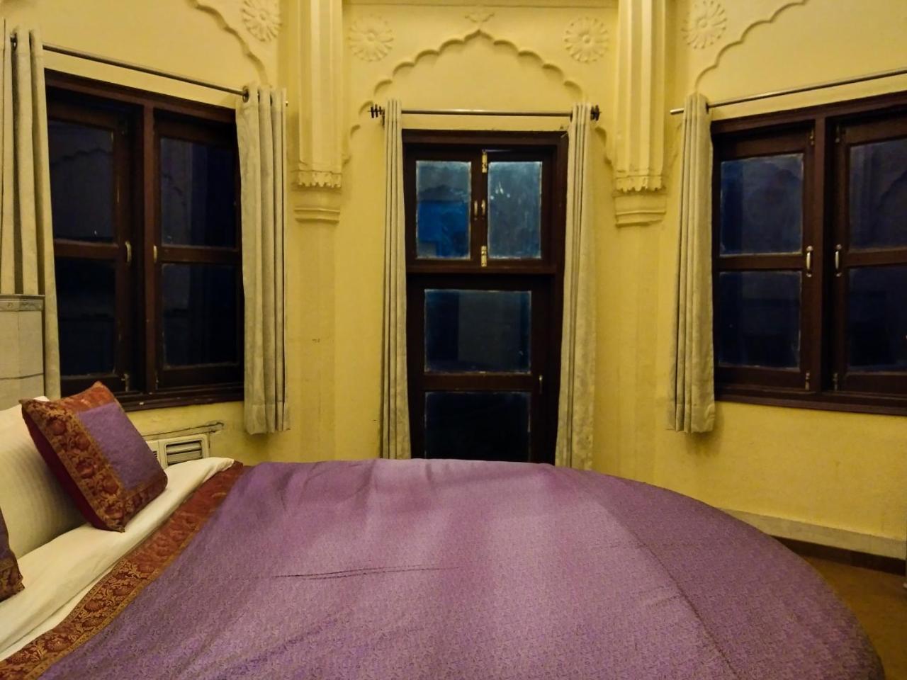 Dwivedi Hotels Hotel Elena Varanasi Ngoại thất bức ảnh
