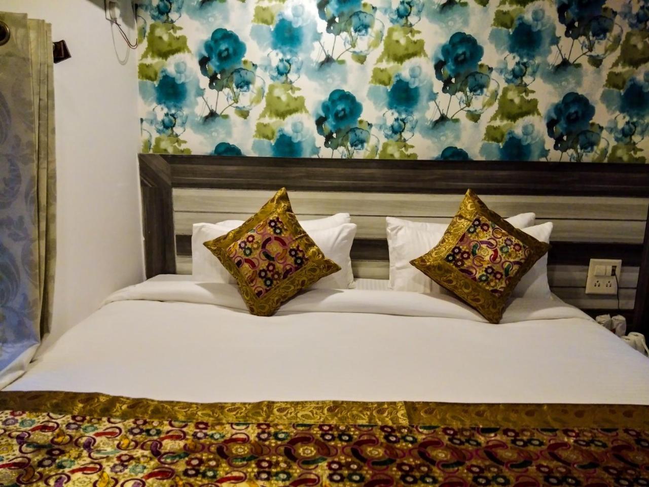 Dwivedi Hotels Hotel Elena Varanasi Ngoại thất bức ảnh