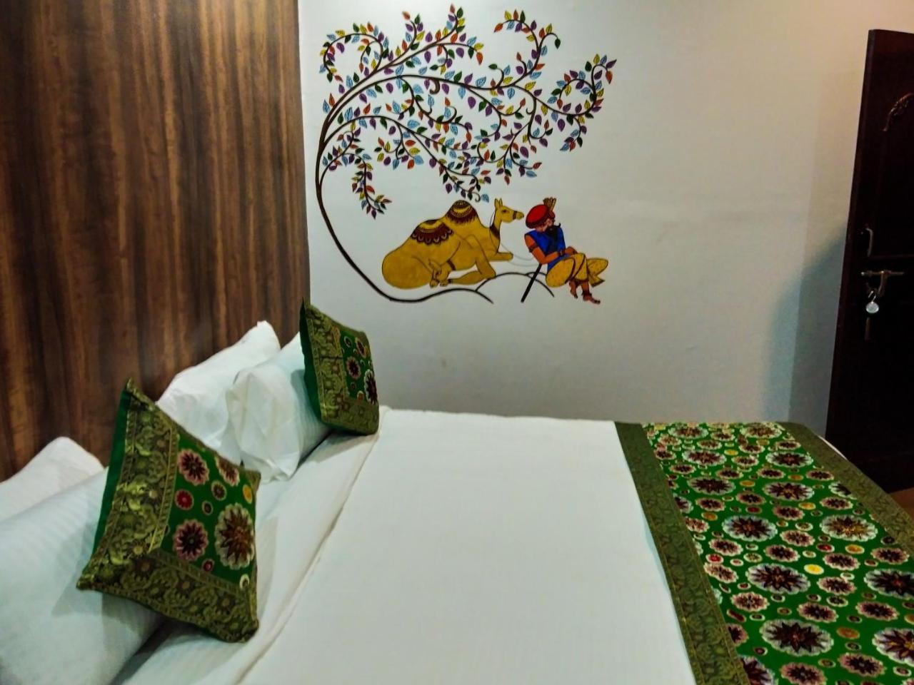 Dwivedi Hotels Hotel Elena Varanasi Ngoại thất bức ảnh