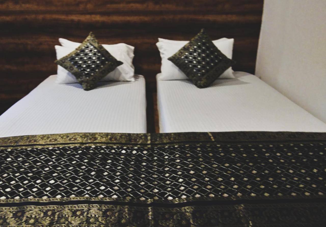 Dwivedi Hotels Hotel Elena Varanasi Ngoại thất bức ảnh