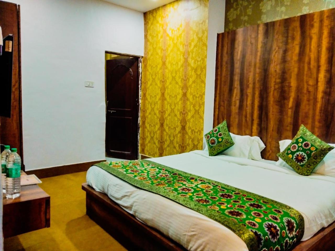 Dwivedi Hotels Hotel Elena Varanasi Ngoại thất bức ảnh