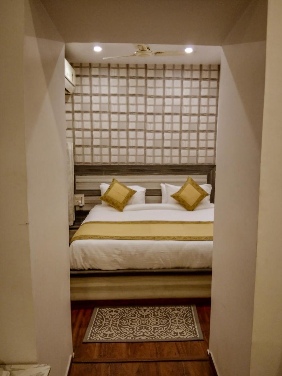 Dwivedi Hotels Hotel Elena Varanasi Ngoại thất bức ảnh