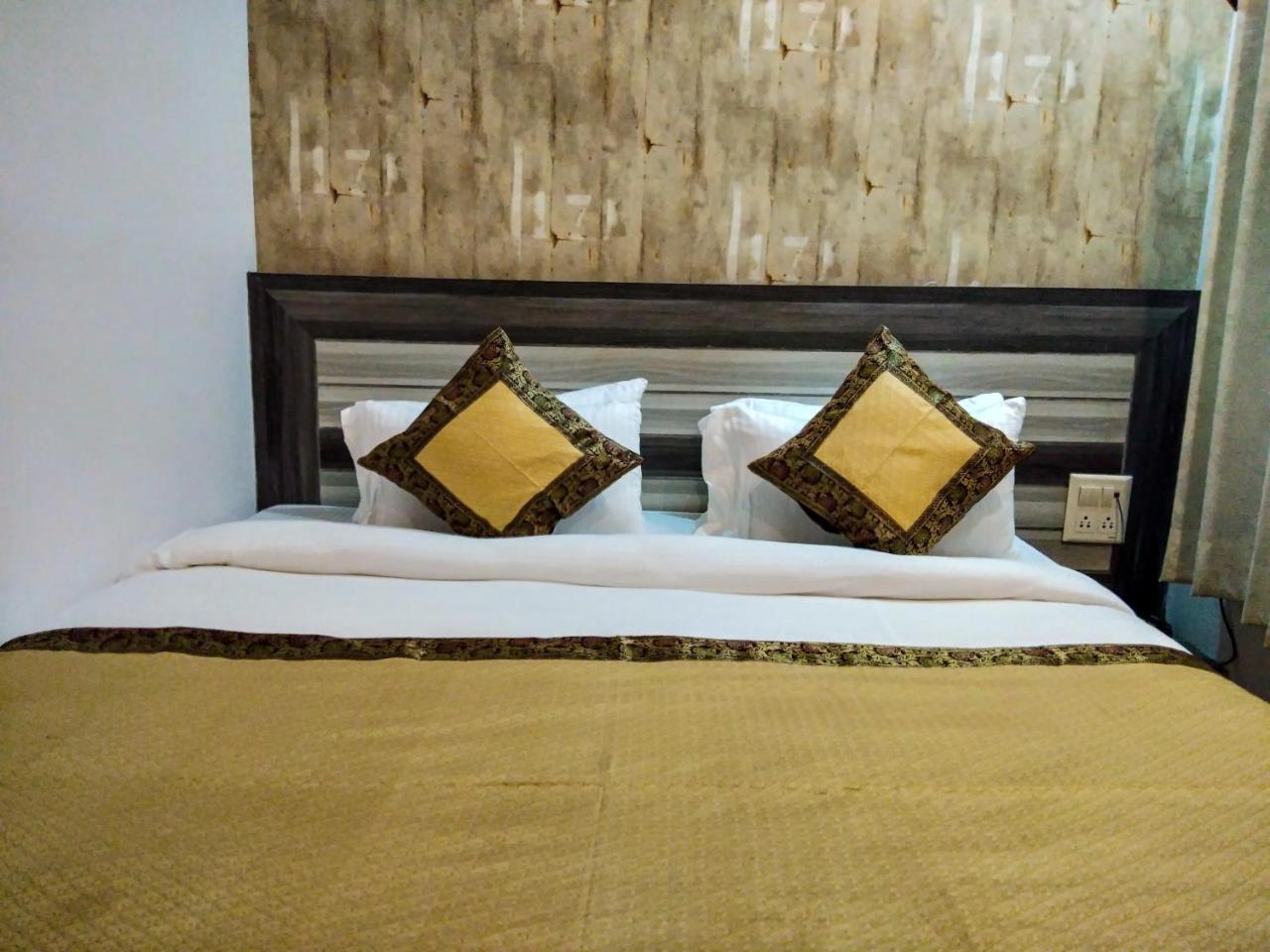 Dwivedi Hotels Hotel Elena Varanasi Ngoại thất bức ảnh